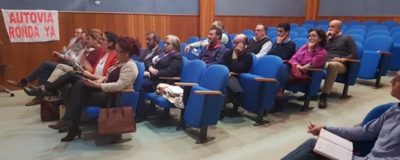 El objetivo de la plataforma era diseñar un manifiesto conjunto sobre la construcción de una autovía entre Ronda y Málaga con la participación de todos los municipios afectados. // CharryTV El objetivo de la plataforma era diseñar un manifiesto conjunto sobre la construcción de una autovía entre Ronda y Málaga con la participación de todos los municipios afectados. // CharryTV