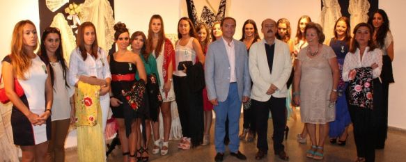 La Casa de la Cultura acoge la exposición de mantones y mantillas de Rosario Solís, Ayer se inauguró la muestra que permanecerá abierta hasta el 16 de septiembre, 04 Sep 2012 - 16:17