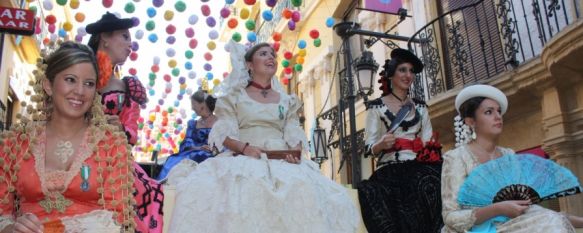 La Feria y Fiestas de Pedro Romero arranca con la cabalgata y los fuegos artificiales, Miles de personas se acercaron al recinto ferial en la primera noche de los festejos, 05 Sep 2012 - 14:34