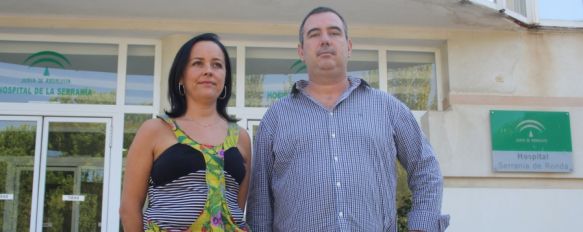 Carmen Sánchez y Juan María Durán, representantes sindicales del hospital rondeño. // Manolo Guerrero