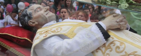 Don Bosco llega a Ronda ante una gran expectación, Cientos de personas se han congregado para dar la bienvenida a las reliquias, 25 Sep 2012 - 19:28