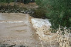 Pese al impresionante estado del cauce del río, en La Indiana no se han registrado daños materiales de consideración.  // CharryTV