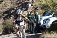 Espectacular instantánea de la prueba de bicicleta de montaña. // CharryTV