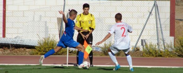 El Linares Deportivo se lleva un excesivo premio de la Ciudad Deportiva, Los rondeños plantaron cara en todo momento y merecieron puntuar, pero decidió el visitante Ángel con un golazo a cuatro minutos del final, 09 Oct 2012 - 10:04