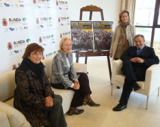 Fuensanta Coves también se interesó por el Festival Internacional de Cine Político de Ronda. // CharryTV