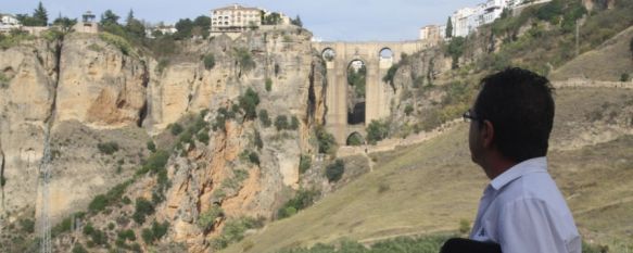 Descubren la forma de una cara entre las piedras de las cornisas del Tajo, Se encuentra bajo el templete de Blas Infante y según Rafael García, ya se apreciaba hace dos décadas, 10 Oct 2012 - 22:03