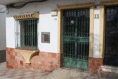 En este local se ubicaba la sucursal de Unicaja, que cerró sus puertas en mayo del pasado año. // CharryTV