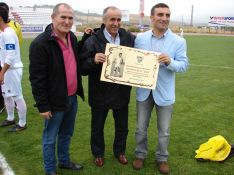 Pepe Chipi fue homenajeado en los prolegómenos del partido. // CharryTV