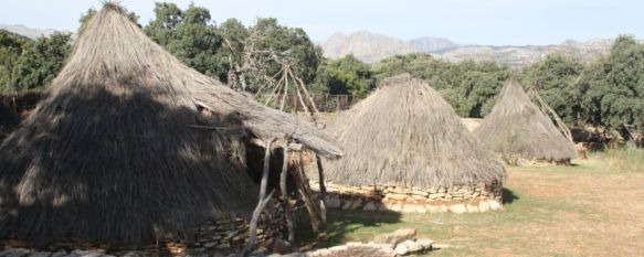 Recreación de un poblado de la Prehistoria en Algaba de Ronda. // CharryTV