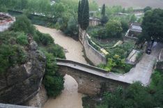 La lluvia ha motivado la crecida del río Guadalevín. // CharryTV