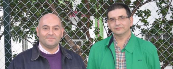 Paco Mena, a la derecha del Hermano Mayor de La Columna, Alfonso García. // CharryTV