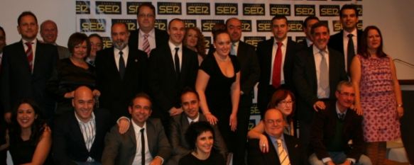 Muchas de las personas que han pasado o continúan en Radio Coca SER Ronda, durante la cena que tuvo lugar el pasado 18 de noviembre en el Restaurante del Escudero. // CharryTV Muchas de las personas que han pasado o continúan en Radio Coca SER Ronda, durante la cena que tuvo lugar el pasado 18 de noviembre en el Restaurante del Escudero. // CharryTV