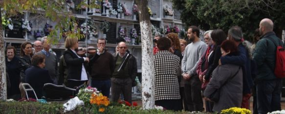 Imagen del acto que se celebró el jueves en el Cementerio de San Lorenzo. // CharryTV