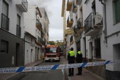 Los cuerpos de seguridad acordonaron la zona y cortaron al tráfico el último tramo de la calle Infantes. // CharryTV