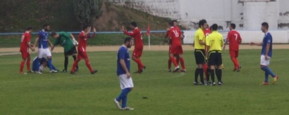 El C.D. Ronda sale de la zona baja tras una heroica victoria en Maracena, Un solitario gol de Juanito dio los tres puntos a los de Pierini, que jugaron más de media hora en inferioridad por la injusta expulsión de Humberto, 04 Nov 2012 - 17:09