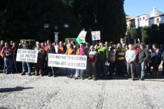 Trabajadores municipales, concentrados en la plaza Duquesa de Parcent. // CharryTV