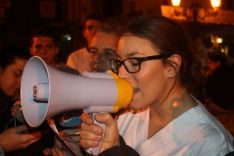 Alba, estudiante de la Escuela Universitaria de Enfermería, dio lectura al comunicado con el que concluyó el acto. // CharryTV