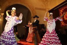 En el acto también tuvo un gran protagonismo el baile, arte al que Adela Ramírez ha dedicado toda una vida. // CharryTV
