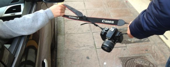 Detenidos dos jóvenes que arrastraron varios metros desde un coche a un turista ruso, Le robaron una cámara fotográfica, pero fueron sorprendidos por agentes de la Policía Nacional y la Guardia Civil , 20 Nov 2012 - 15:32