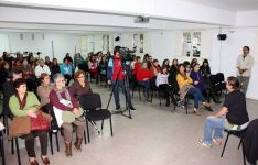 Asistentes de diferentes puntos de la Serranía de Ronda llenaron la sala. // CharryTV