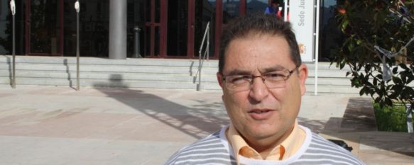 Miguel Alza declara en los juzgados por un presunto caso de malversación de fondos, El exalcalde de Montejaque entre 1995 y 2011 compareció ayer en los juzgados para explicar posibles irregularidades en el cobro de cheques, 28 Nov 2012 - 09:34