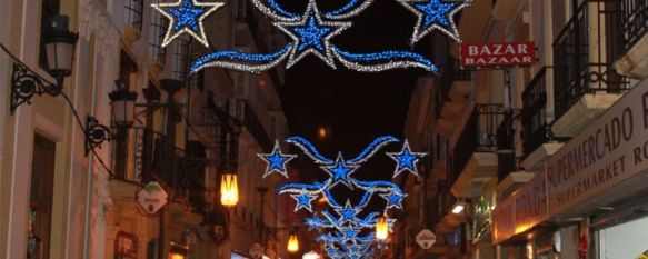 Adelantan el encendido navideño para favorecer al comercio local durante el puente, Se han iluminado las principales calles, entradas a la ciudad y pedanías, 07 Dec 2012 - 12:43