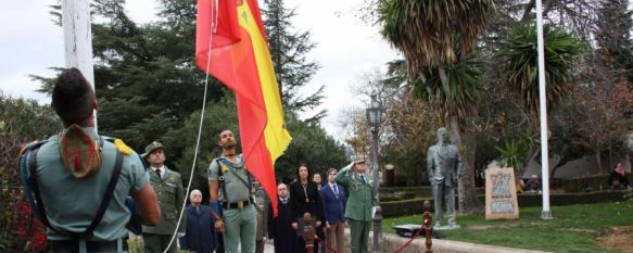 El Paseo de Blas Infante acoge los actos con motivo del Día de la Constitución, Escolares rondeños leyeron los artículos más significativos de la Carta Magna, 07 Dec 2012 - 12:55