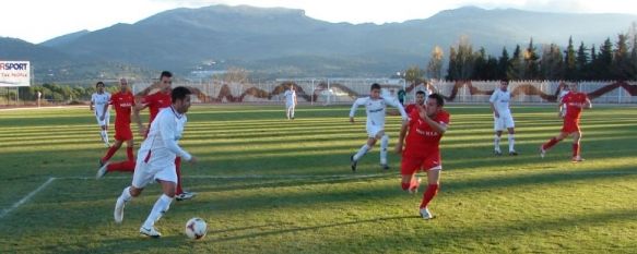 Humberto asistió a Cantos en el segundo gol de los rondeños. // Miguel Ángel Mamely