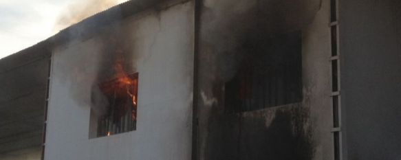 Un incendio calcina una de las naves de las instalaciones de SOLIARSA, El fuego se originó por causas que aún se desconocen y quedó extinguido a las 19:15 horas, 10 Dec 2012 - 10:09