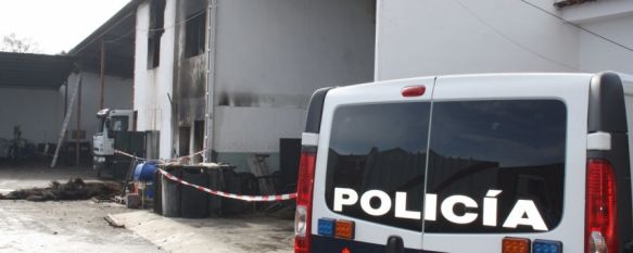 La Policía Científica investiga las causas del incendio en una nave de SOLIARSA, Los informes técnicos determinarán si es necesario demoler la nave tras un siniestro que podría haber sido intencionado, 10 Dec 2012 - 16:31