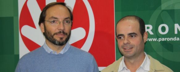 Harillo y Óscar Pérez, en la última comparecencia de ambos en la sede del Partido Andalucista rondeño. // CharryTV