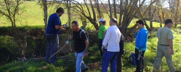 Un veintena de voluntarios participaron en la actividad. // CharryTV