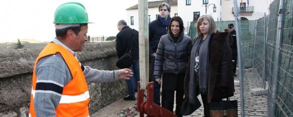 Comienzan las obras de reparación del muro del Puente Nuevo , Los trabajos se prolongarán durante una semana por lo que el tráfico será regulado por la Policia Local, 21 Jan 2013 - 16:59