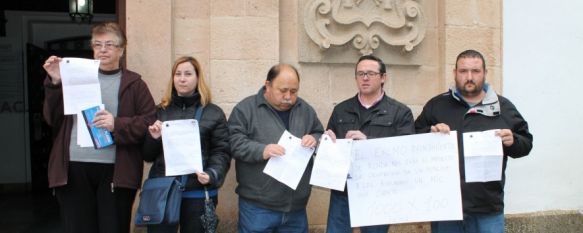 Kiosqueros protestan por la subida de tasas por ocupación de la vía pública, Los empresarios han presentado un escrito en el Ayuntamiento y han devuelto recibos bancarios, 21 Jan 2013 - 20:03