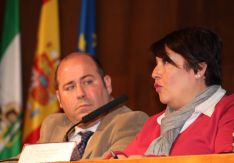 Alfredo Carrasco, gerente del Centro de Iniciativas Turísticas, junto a Manuela González, directora general de Calidad de la Junta. // CharryTV