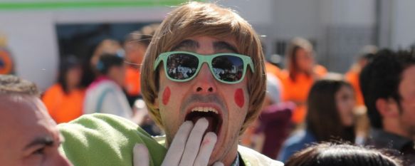 Ronda se echó a la calle para celebrar un Carnaval cada vez más multitudinario, Los actos finalizaron el domingo con la Quema del Muñeco en la Plaza del Teniente Arce, 16 Feb 2013 - 21:53