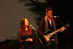 Los rondeños María Villalón y Dani Aguilar compartieron escenario para interpretar el tema Si Tienes Miedo.  // CharryTV
