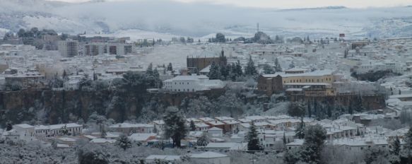 Un gran manto blanco cubre Ronda en el Día de Andalucía , El temporal provocó cortes de tráfico a primera hora en la mayoría de accesos a la ciudad, 28 Feb 2013 - 11:54