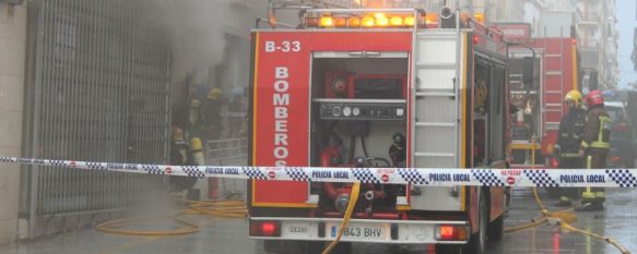 Un incendio calcina Confecciones Ordóñez, uno de los negocios señeros de la calle Espinel, 