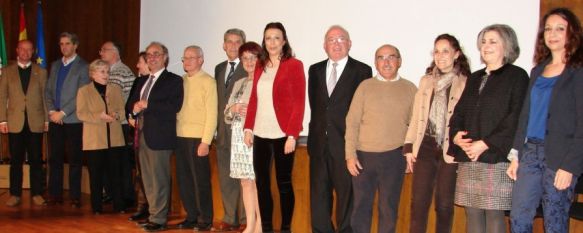 Homenaje a los 18 docentes jubilados en el pasado curso por su trayectoria profesional, Reconocen la labor realizada en el Instituto Pérez de Guzmán durante su Semana Cultural Solidaria, 21 Mar 2013 - 19:04