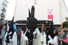 La Cruz de Guía, abriendo el cortejo. // CharryTV