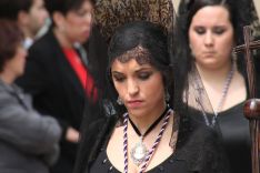 Alrededor de una treintena de mujeres de mantilla acompañaron a Nuestra Señora de las Angustias. // CharryTV