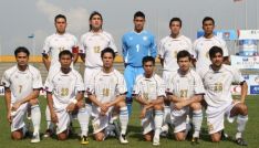 Guirado, segundo por la izquierda en la fila superior, en su debut con los Azkals. // Craig Burrows - www.pinoyfootball.com