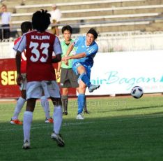 Disparando a puerta ante Birmania, en el partido inaugural de la fase de grupos. // Craig Burrows - www.pinoyfootball.com