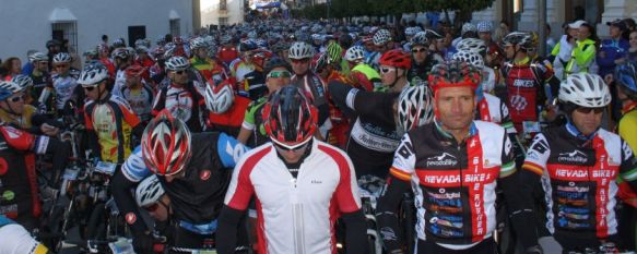 Los participantes de la modalidad de Mountain Bike, momentos antes de la salida.  // Miguel Ángel Mamely