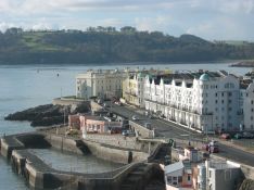 Las participantes en el proyecto realizarán prácticas en un hotel de la ciudad británica de Plymouth. // John Arvine