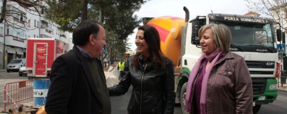 El Ayuntamiento achaca a las lluvias los retrasos en las obras de avenida de Málaga, Los trabajos cuentan con una inversión de 261.000 euros y se anunció que finalizarían antes de Semana Santa, 09 Apr 2013 - 19:56