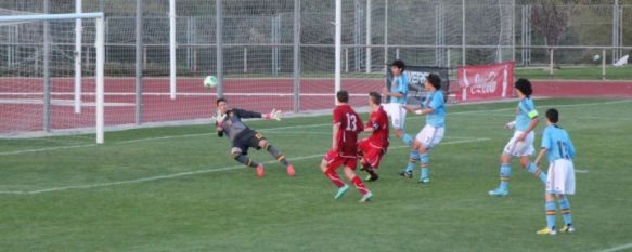 Debut con nota de Curro Harillo con la Selección Española Sub-16, El meta rondeño se mostró muy seguro en la victoria del combinado nacional ante la República Checa (2-1), 15 Apr 2013 - 11:00