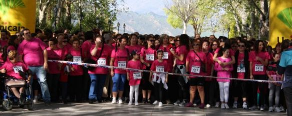 La II Marcha Solidaria de la Mujer vuelve a teñir de rosa las principales calles de Ronda, Unas mil quinientas mujeres se han dado cita hoy en esta prueba no competitiva, que se ha desarrollado bajo un ambiente festivo, 21 Apr 2013 - 20:12