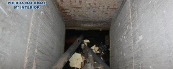 Rescatan a una mujer que había caído por el hueco del ascensor de un edificio abandonado, La víctima, que se encontraba semiinconsciente, cayó en una balsa de agua de más de un metro de profundidad, 26 Apr 2013 - 17:04